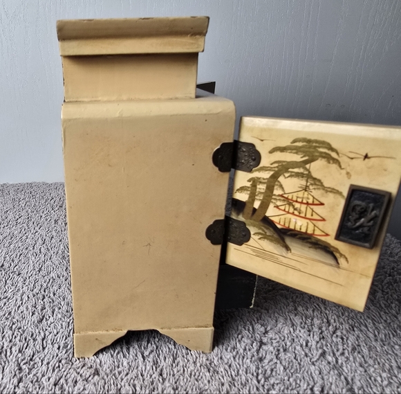 Vintage Asian-Inspired Jewelry Box - Picture 11 of 13